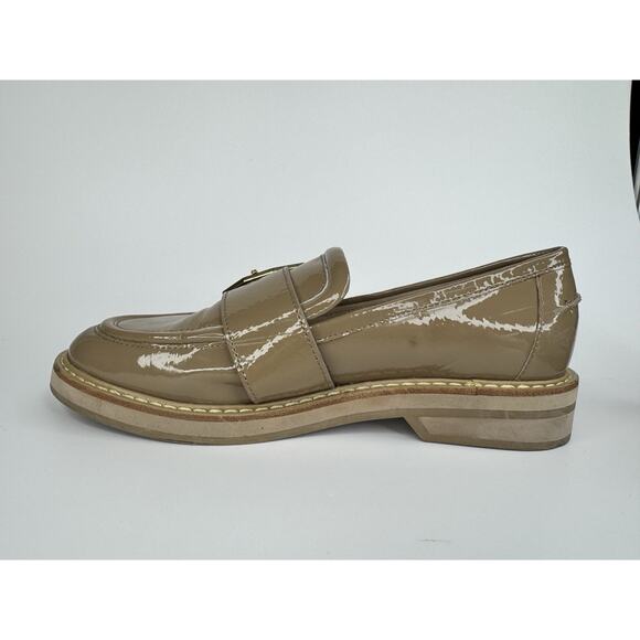 Louise et Cie Exlixen Loafers Women’s 7M Beige Patent Leather Gold Buckle Preppy - Picture 3 of 11